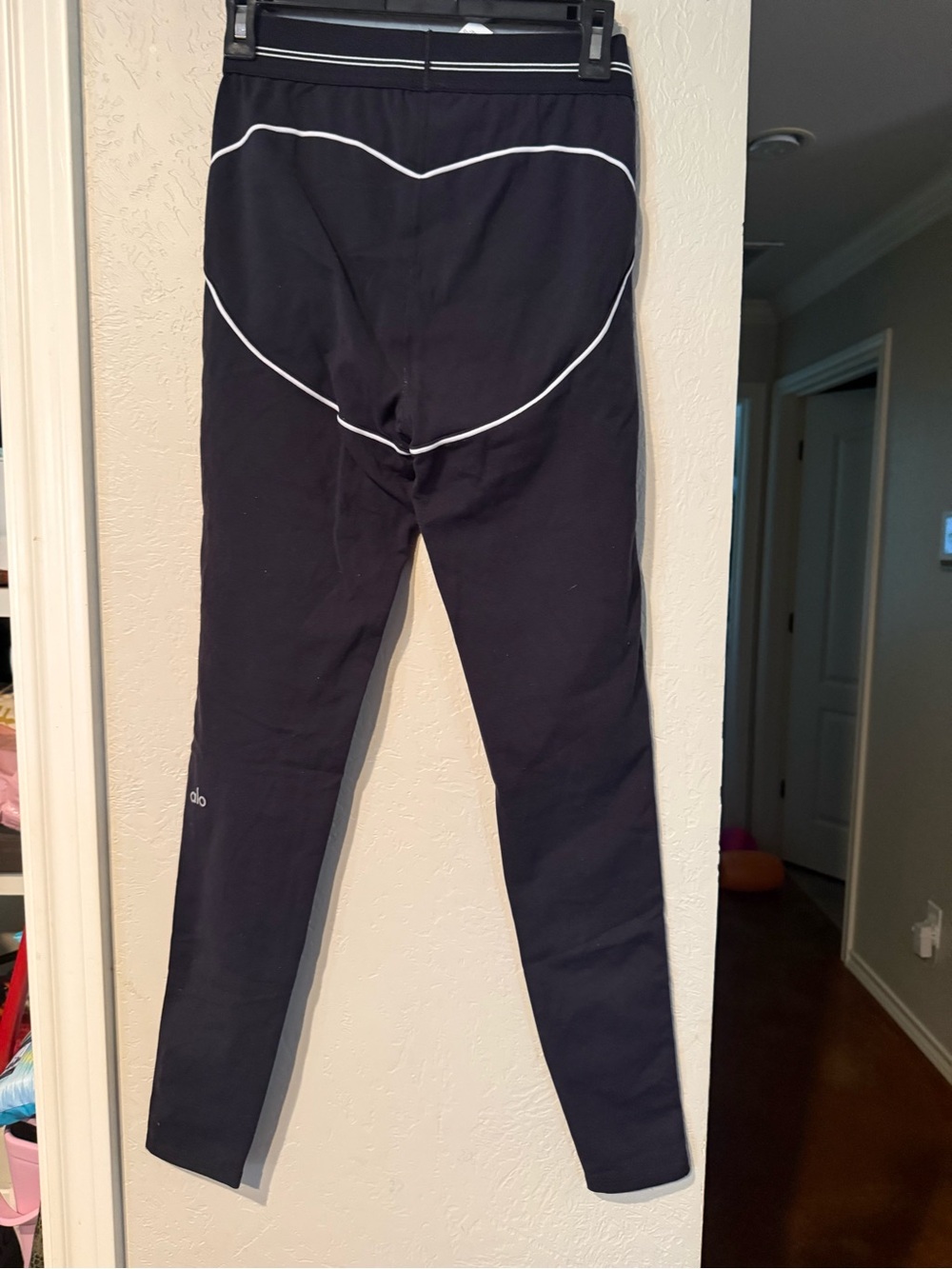 Alo women’s size medium airbrush high waist heart throb legging black - Picture 4 of 4